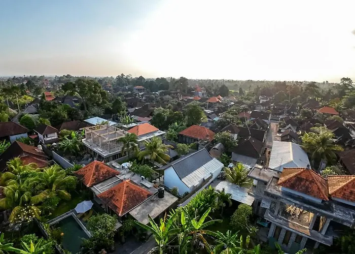 Villa Hijau By Evdekimi - Charming 2br Escape With Pool, Outdoor Lounge, Lush Garden *