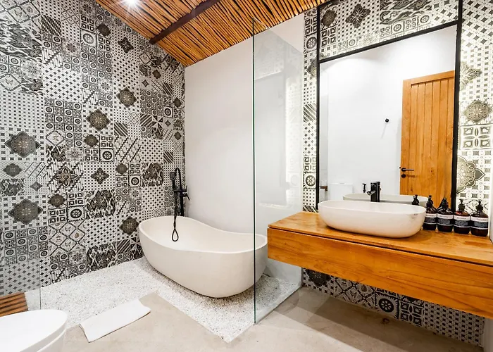 Hijau By Evdekimi - Charming 2br Escape With Pool, Outdoor Lounge, Lush Garden Villa